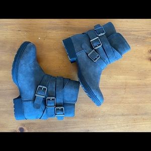 Vaida Dark Gray Stapped Booties. Size 6